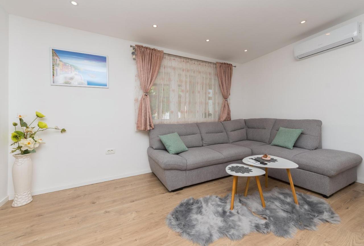 Apartment Strawberry Μακάρσκα Εξωτερικό φωτογραφία